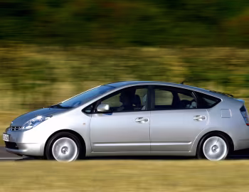 Toyota Prius [UK-spec] (NHW20) '2003–09