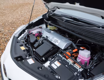 Bajo el capó Toyota Prius+ [UK-spec] (ZVW40W) '2015–20