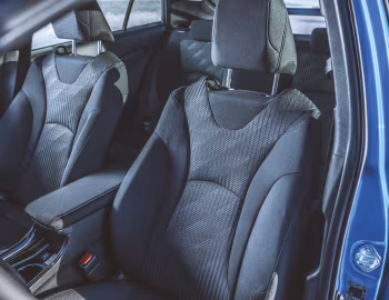 Интерьер Toyota Prius [Worldwide] '2019–22