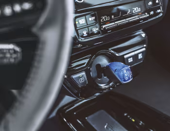 Интерьер Toyota Prius [Worldwide] '2019–22