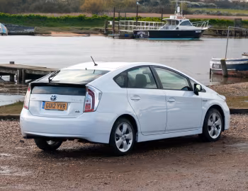 Toyota Prius [UK-spec] (ZVW30) '2012–16