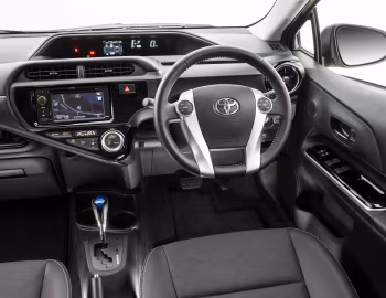Panel frontal Toyota Prius c [Australia] '2015–17