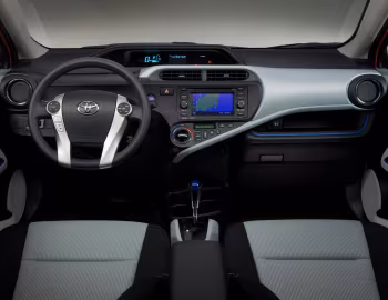 Panel frontal 2012–14 Toyota Prius c [North America] '2012–14