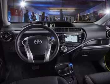 Panel frontal 2015–16 Toyota Prius c [North America] '2014–16