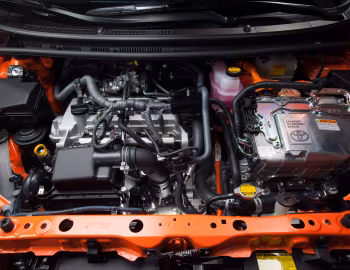 Bajo el capó 2012–14 Toyota Prius c [North America] '2012–14