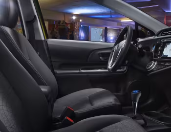 Interior 2015–16 Toyota Prius c [North America] '2014–16
