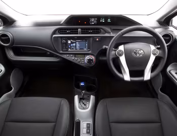 Panel frontal Toyota Prius c [Australia] '2012–15