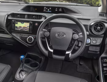 Panel frontal Toyota Prius c [Australia] '2017–20