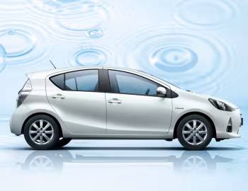 Toyota Prius c [Australia] '2012–15