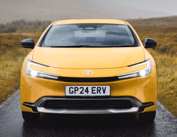 Toyota Prius PHEV [UK-spec] '2024–pr.