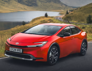Toyota Prius PHEV [UK-spec] '2024–pr.