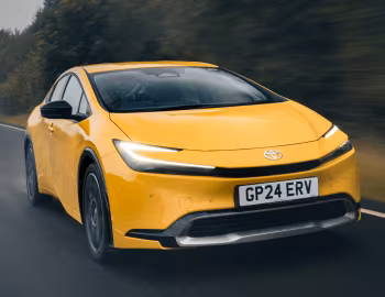 Toyota Prius PHEV [UK-spec] '2024–pr.