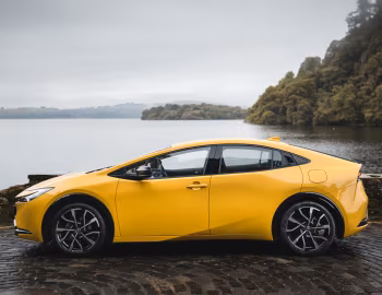 Toyota Prius PHEV [UK-spec] '2024–pr.
