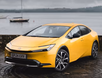 Toyota Prius PHEV [UK-spec] '2024–pr.