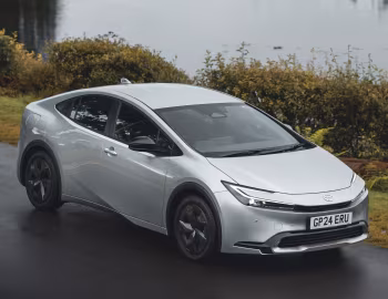 Toyota Prius PHEV [UK-spec] '2024–pr.