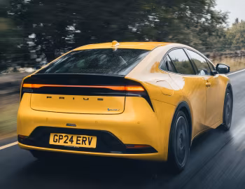 Toyota Prius PHEV [UK-spec] '2024–pr.