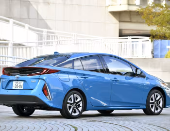 Toyota Prius PHV [Japan] '2016–23