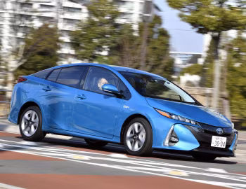 Toyota Prius PHV [Japan] '2016–23