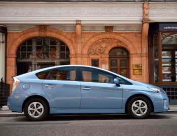 Toyota Prius Plug-In Hybrid [UK-spec] (ZVW35) '2011–17