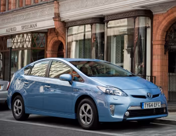 Toyota Prius Plug-In Hybrid [UK-spec] (ZVW35) '2011–17