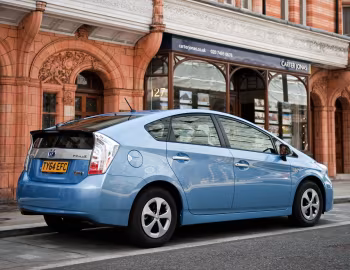Toyota Prius Plug-In Hybrid [UK-spec] (ZVW35) '2011–17