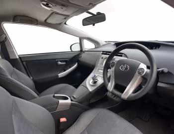 Interior Toyota Prius Plug-In Hybrid [UK-spec] (ZVW35) '2011–17