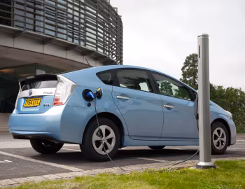 Toyota Prius Plug-In Hybrid [UK-spec] (ZVW35) '2011–17