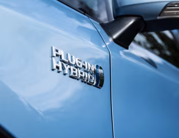 Toyota Prius Plug-In Hybrid [UK-spec] (ZVW35) '2011–17