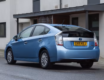 Toyota Prius Plug-In Hybrid [UK-spec] (ZVW35) '2011–17