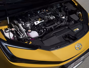 Bajo el capó Toyota Prius Plug-in Hybrid [EU-spec] '2023–pr.