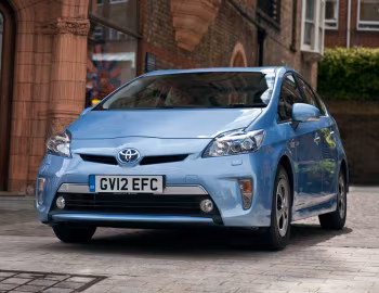 Toyota Prius Plug-In Hybrid [UK-spec] (ZVW35) '2011–17