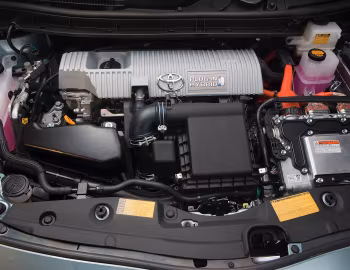 Bajo el capó 2012–16 Toyota Prius Plug-In Hybrid [North America] (ZVW35) '2011–16