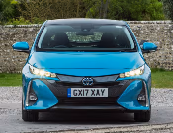 Toyota Prius Plug-in Hybrid [UK-spec] '2017–23