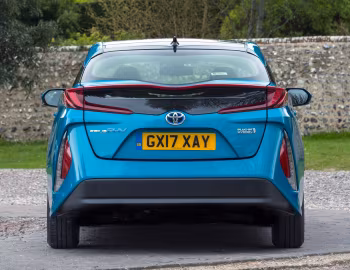 Toyota Prius Plug-in Hybrid [UK-spec] '2017–23