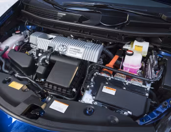 Bajo el capó 2015–17 Toyota Prius v [North America] (ZVW40W) '2014–17