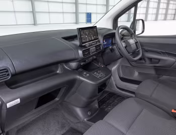 Interior Toyota ProAce City Van Electric L2 [UK-spec] '2024–pr.