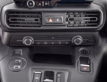 Interior Toyota ProAce City Verso Electric L2 [UK-spec] '2024–pr.