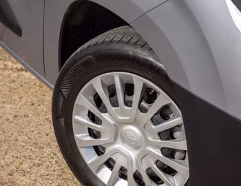 Toyota ProAce City Verso Electric L2 [UK-spec] '2024–pr.