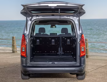 Ambos Toyota ProAce City Verso Electric L2 [UK-spec] '2024–pr.