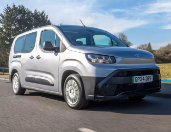Toyota ProAce City Verso Electric L2 [UK-spec] '2024–pr.