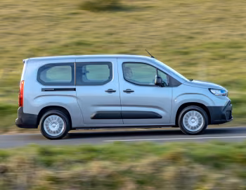 Toyota ProAce City Verso Electric L2 [UK-spec] '2024–pr.