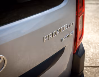 Toyota ProAce City Verso Electric L2 [UK-spec] '2024–pr.