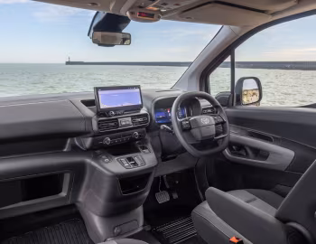 Interior Toyota ProAce City Verso Electric L2 [UK-spec] '2024–pr.