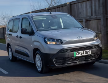 Toyota ProAce City Verso Electric L2 [UK-spec] '2024–pr.