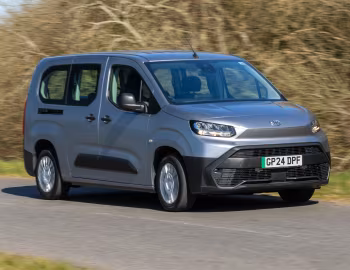 Toyota ProAce City Verso Electric L2 [UK-spec] '2024–pr.