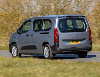 Toyota ProAce City Verso Electric L2 [UK-spec] '2024–pr.