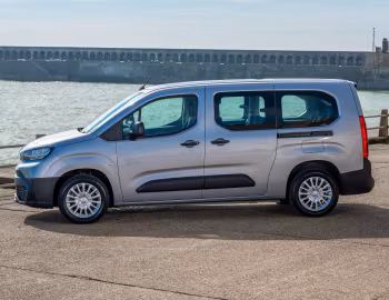 Toyota ProAce City Verso Electric L2 [UK-spec] '2024–pr.