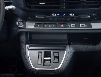 Interior Toyota ProAce Verso [EU-spec] '2024–pr.