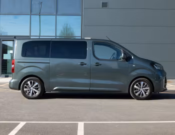 Toyota ProAce Verso Electric [UK-spec] '2024–pr.