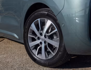 Toyota ProAce Verso Electric [UK-spec] '2024–pr.
